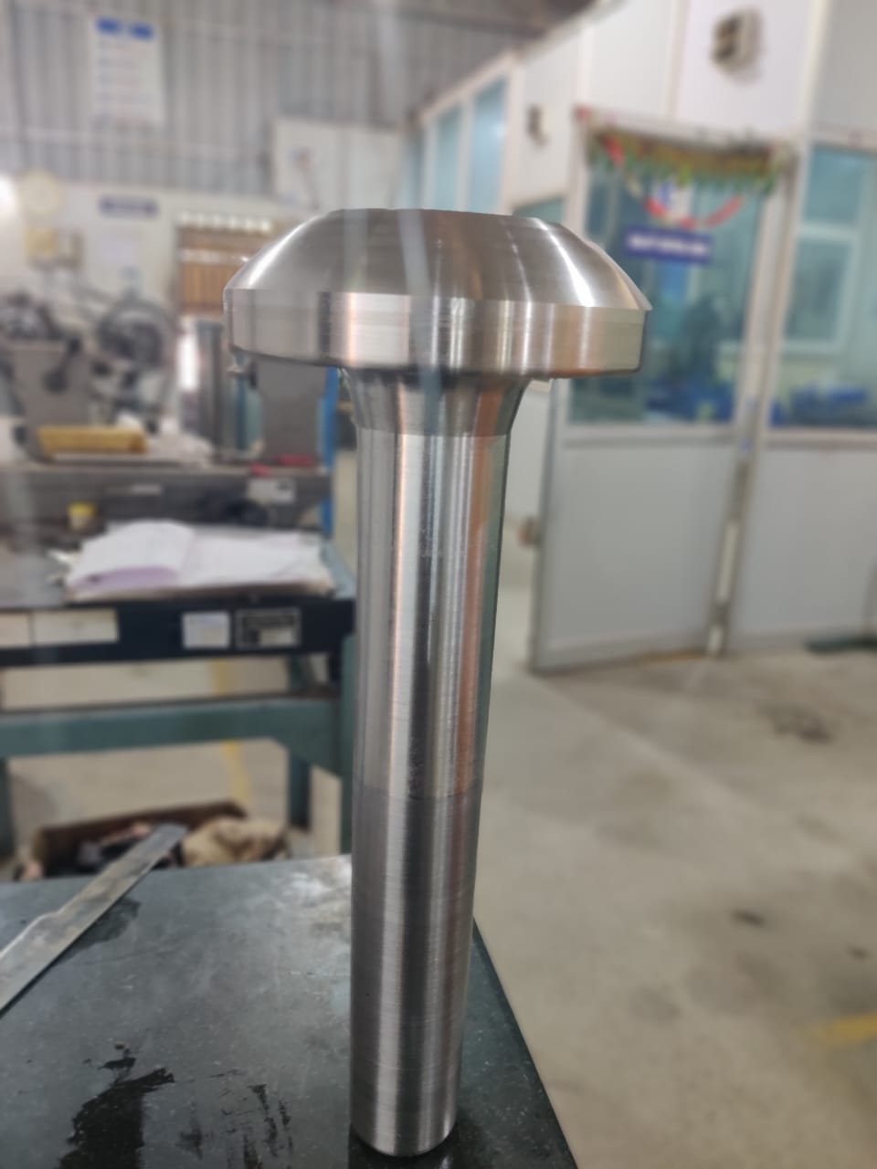 Tapered valve plug with machined contact surface